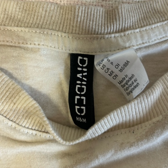 H&M Divided Casual Graphic Tee - Picture 6 of 7